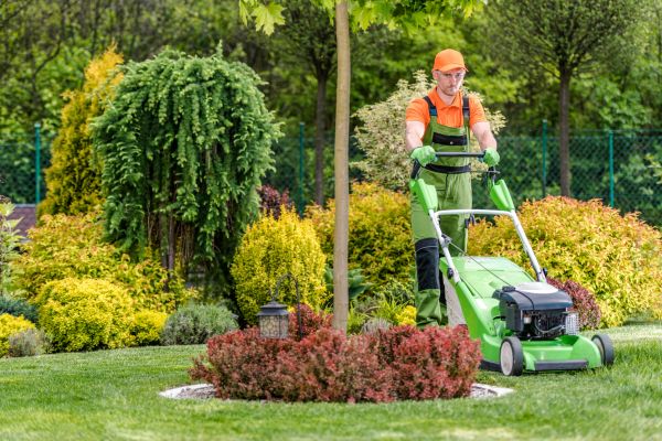 Commercial Yard Maintenance in Acworth